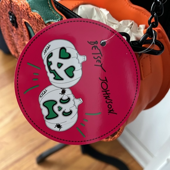 Betsy Johnson glow-in-the-dark pumpkin pocketbook, different face on each side - Picture 7 of 13